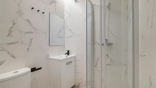 Rooms in Barcelona Eixample - photo 10