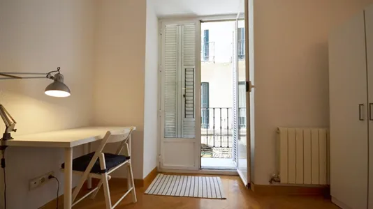 Rooms in Madrid Centro - photo 4