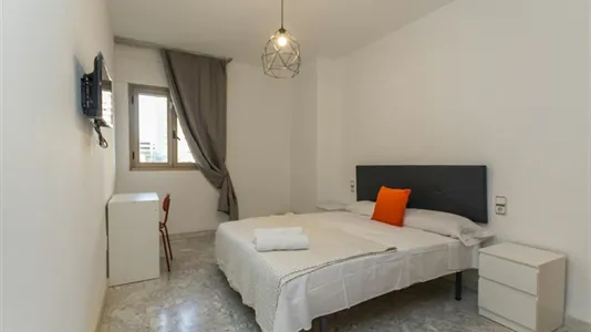 Rooms in Málaga - photo 4