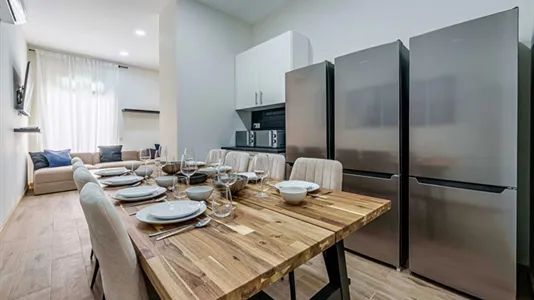 Rooms in Málaga - photo 8