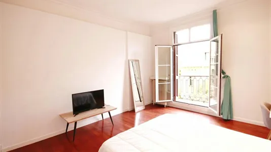 Rooms in Barcelona Eixample - photo 8