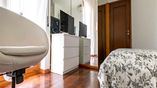 Rooms in Milano Zona 8 - Fiera, Gallaratese, Quarto Oggiaro - photo 4