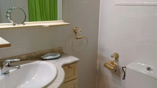 Rooms in Barcelona Sants-Montjuïc - photo 9