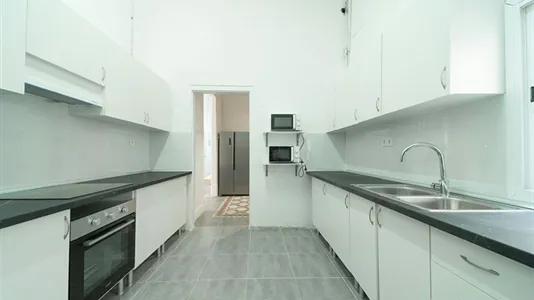 Rooms in Barcelona Ciutat Vella - photo 9