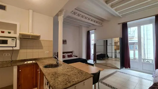 Apartments in Barcelona Ciutat Vella - photo 2