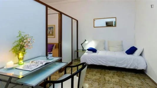 Rooms in Barcelona Ciutat Vella - photo 6