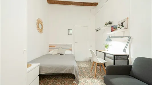 Rooms in Barcelona Ciutat Vella - photo 5