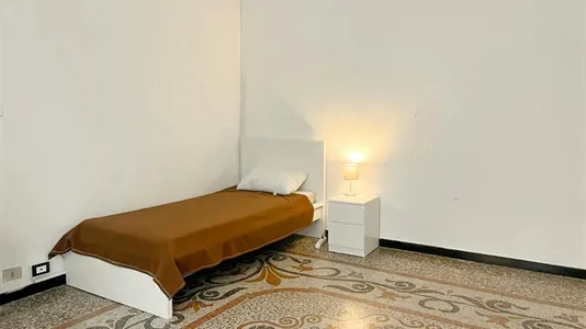 Rooms in Genoa - photo 1