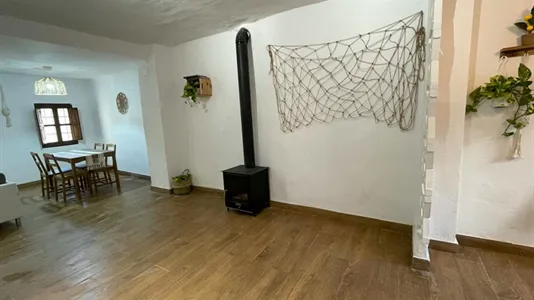 Houses in Calles - photo 6