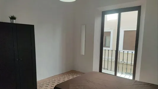 Rooms in Granada - photo 4