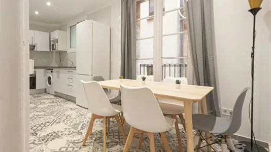 Rooms in Barcelona Ciutat Vella - photo 7