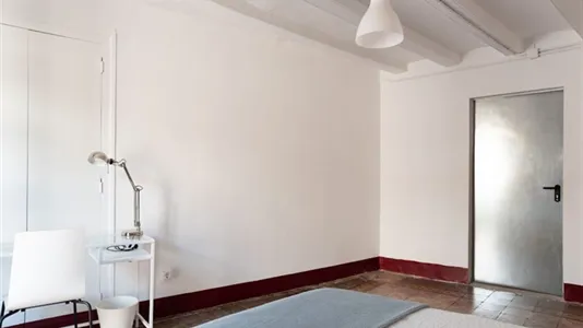Rooms in Barcelona Ciutat Vella - photo 9