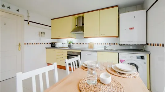 Rooms in El Encinar de los Reyes - photo 10