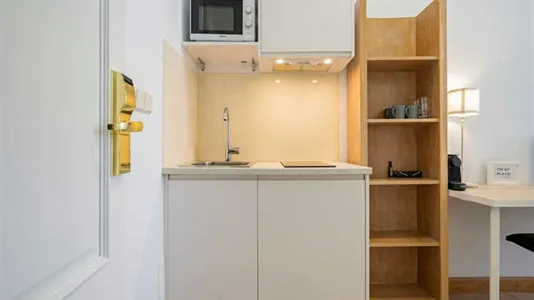 Rooms in Madrid Centro - photo 7