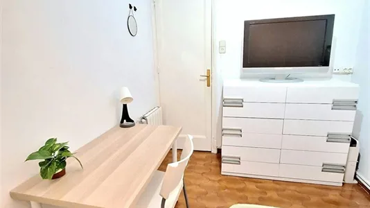 Rooms in Barcelona Sants-Montjuïc - photo 1