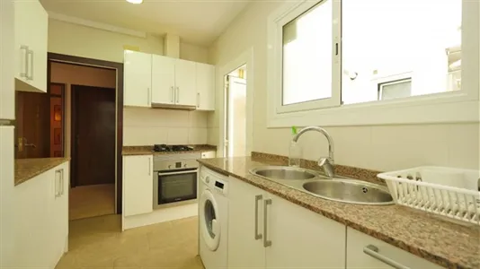 Rooms in Barcelona Sants-Montjuïc - photo 5