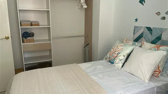 Rooms in Barcelona Ciutat Vella - photo 2