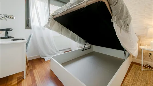 Rooms in El Encinar de los Reyes - photo 8