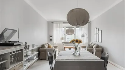 Ljus och välplanerad tvåa i attraktiva Rådmansvången, Malmö! Fantastisk gårdsmiljö med bastu och takterrass.