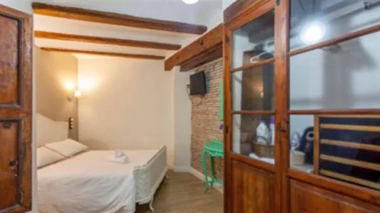 Apartments in Valencia Ciutat Vella - photo 7
