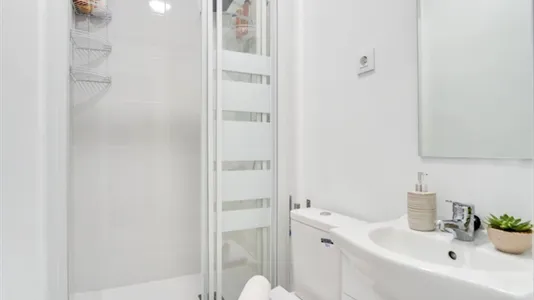 Rooms in Madrid Centro - photo 9