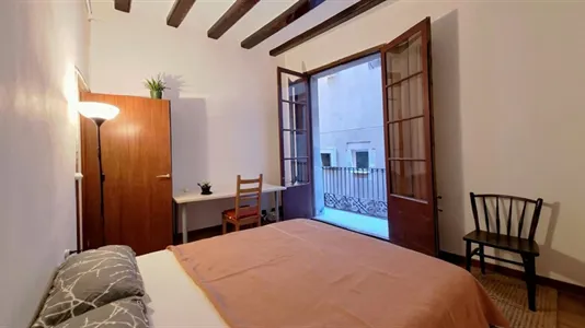 Rooms in Barcelona Ciutat Vella - photo 2