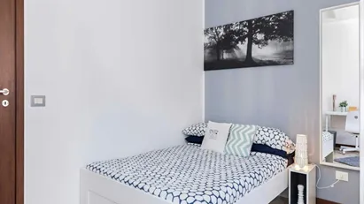 Room for rent in Milano Zona 6 - Barona, Lorenteggio, Milan