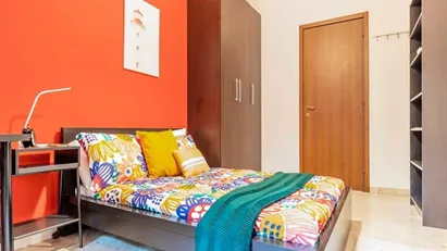 Room for rent in Milano Zona 6 - Barona, Lorenteggio, Milan