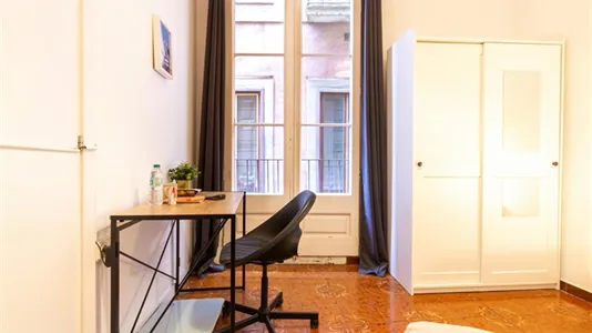 Rooms in Barcelona Ciutat Vella - photo 5