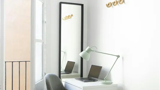 Rooms in Barcelona Ciutat Vella - photo 6