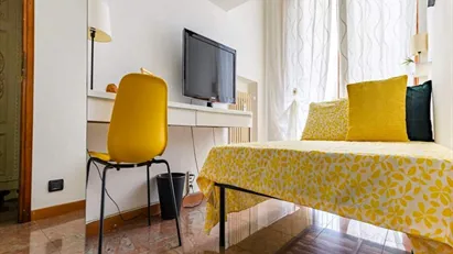 Room for rent in Milano Zona 8 - Fiera, Gallaratese, Quarto Oggiaro, Milan
