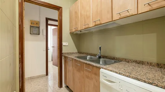 Rooms in Barcelona Ciutat Vella - photo 10