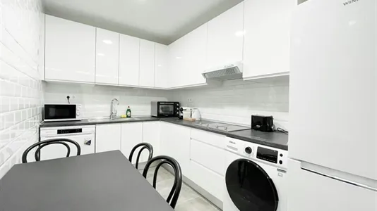 Rooms in Madrid Centro - photo 9