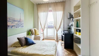Room for rent in Milano Zona 7 - Baggio, De Angeli, San Siro, Milan