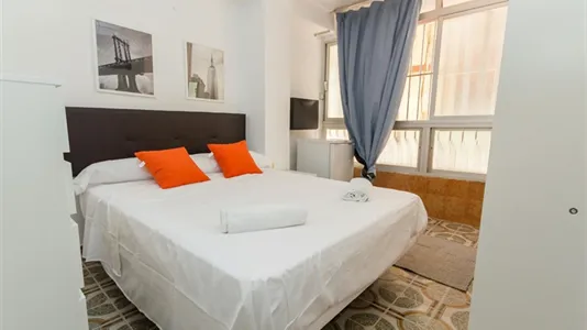 Rooms in Málaga - photo 7