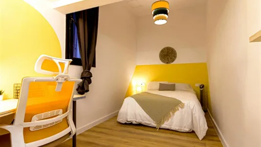 Rooms in Barcelona Ciutat Vella - photo 1