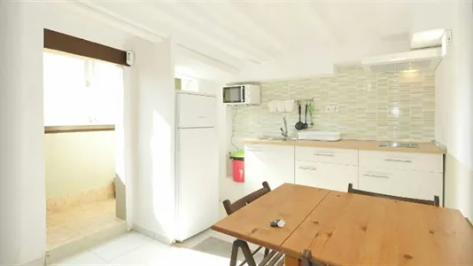 Rooms in Barcelona Ciutat Vella - photo 7