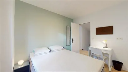 Room for rent in L'Haÿ-les-Roses, Île-de-France