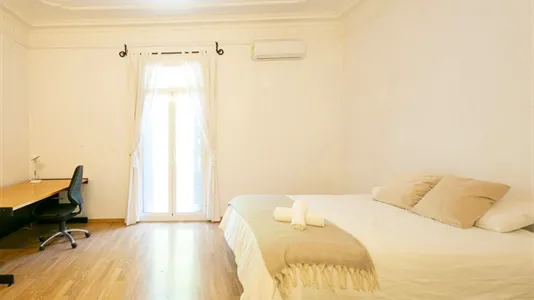 Rooms in Barcelona Eixample - photo 2