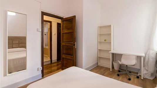 Rooms in Oviedo - photo 6