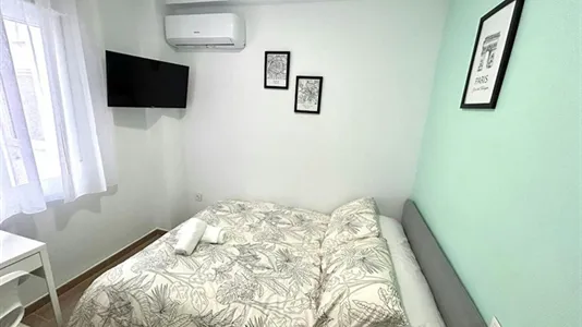 Rooms in Málaga - photo 2