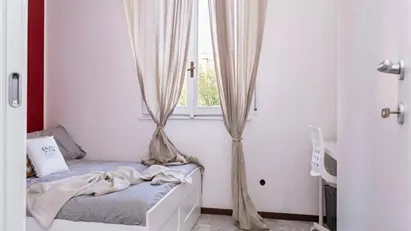 Room for rent in Milano Zona 6 - Barona, Lorenteggio, Milan