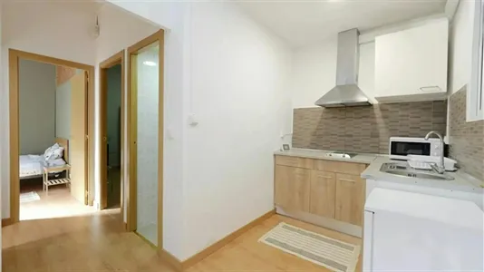 Rooms in Barcelona Ciutat Vella - photo 9