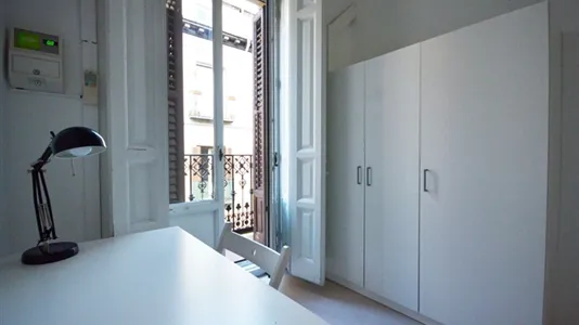 Rooms in Madrid Centro - photo 8
