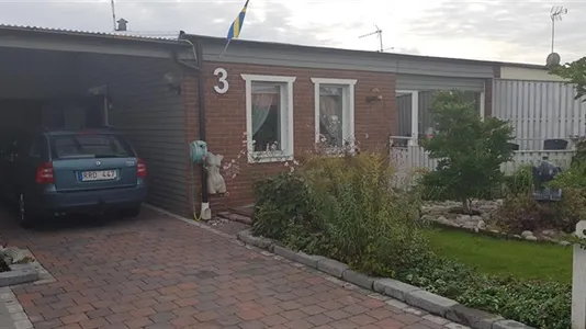 Houses in Strängnäs - photo 1