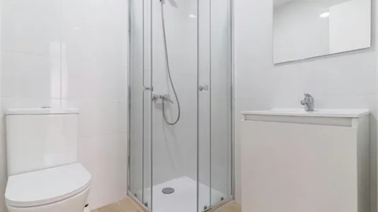 Rooms in Adaro - photo 9