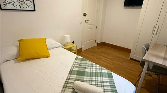 Rooms in Almería - photo 4