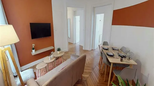 Rooms in Paris 8ème arrondissement - photo 8