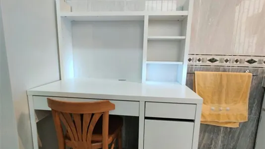 Rooms in Barcelona Ciutat Vella - photo 5