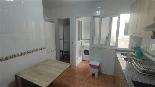 Rooms in Almería - photo 7